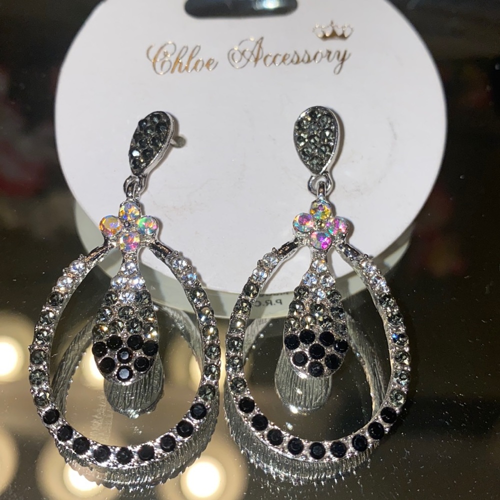 Earrings - Picture 2 of 4